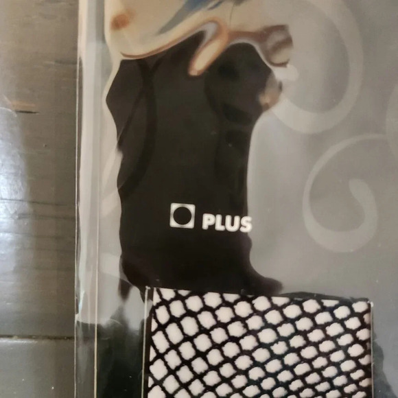 Spirit Halloween Women's Black Fishnet Tights plus size - Picture 4 of 6